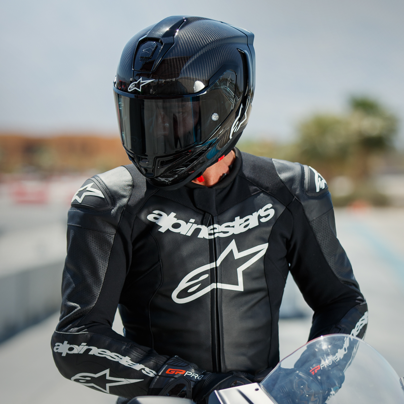 AlpineStars Supertech R10 Helmet - Solid - Carbon Black image 8