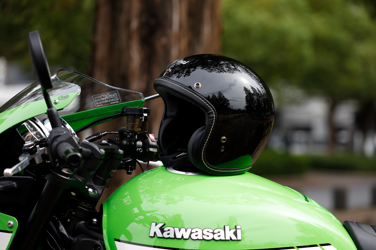 ARAI Classic-V Helmet - Black image 2