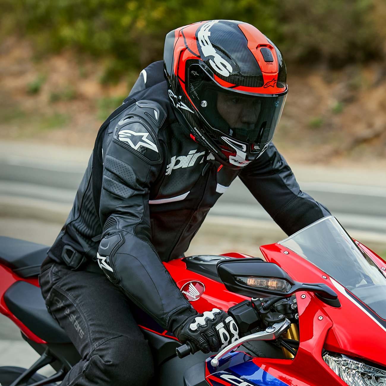 AlpineStars Red/Black Supertech R10 Helmet - Element image 8
